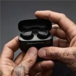 Bowers & Wilkins PI8 True Wireless Earbuds (Black) - Image 3