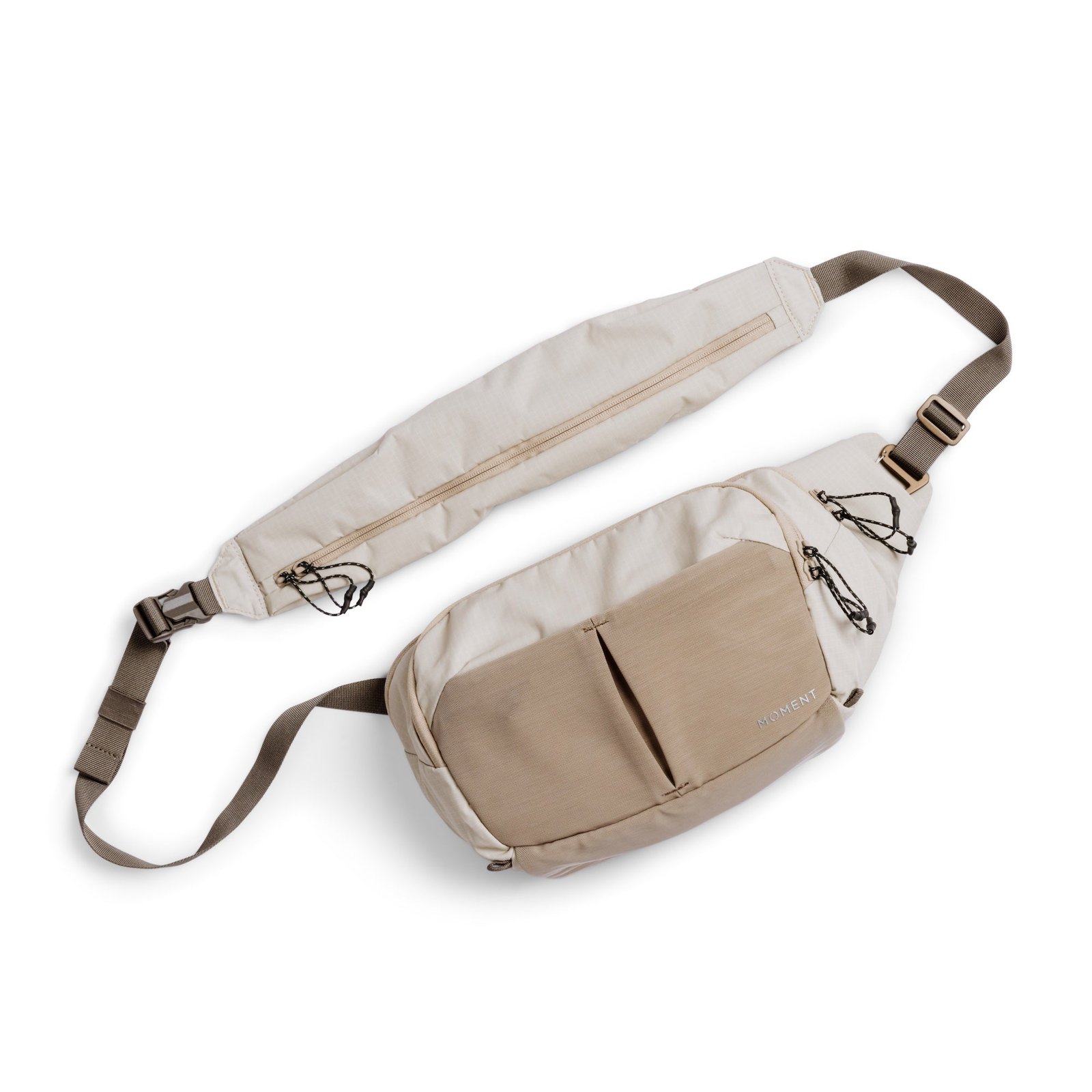 8699c358225d4e8fba36286dc55c6e40.jpg Moment - Balance 7L Camera Sling (Desert) - Image 1